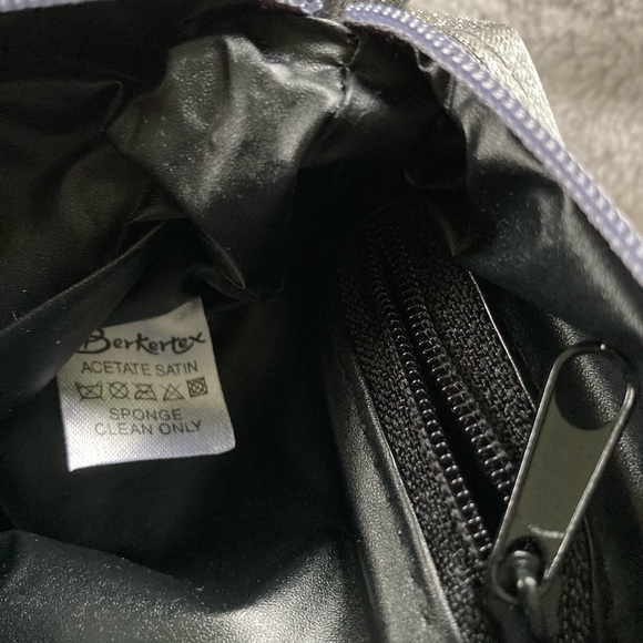 Grey-silver ‘Berkertex of London’ Evening bag. - Picture 5 of 6